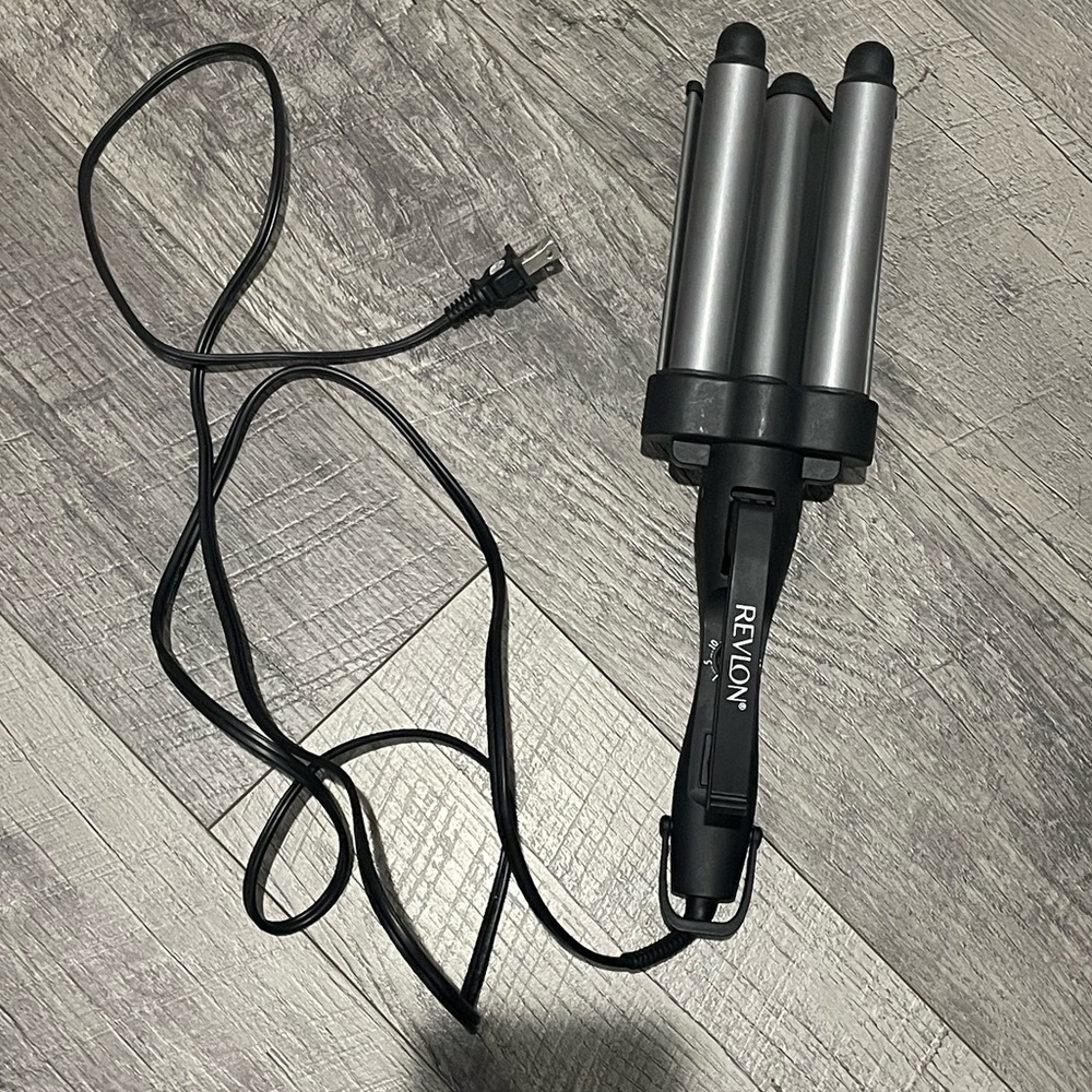 Used Revlon 3 Barrel Beach Waver Used Works Great